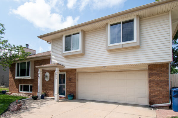 Ranch house with Pella vinyl replacement windows