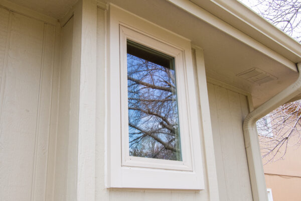 Exterior vinyl casement window